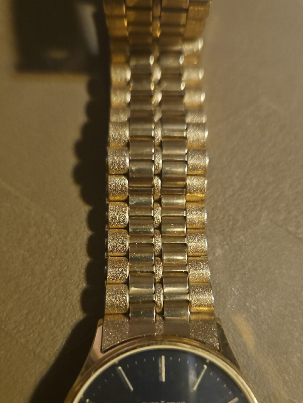 VINTAGE Certina Gold-Tone Swiss Quartz Watch 113 1033 26 - Picture 4 of 5